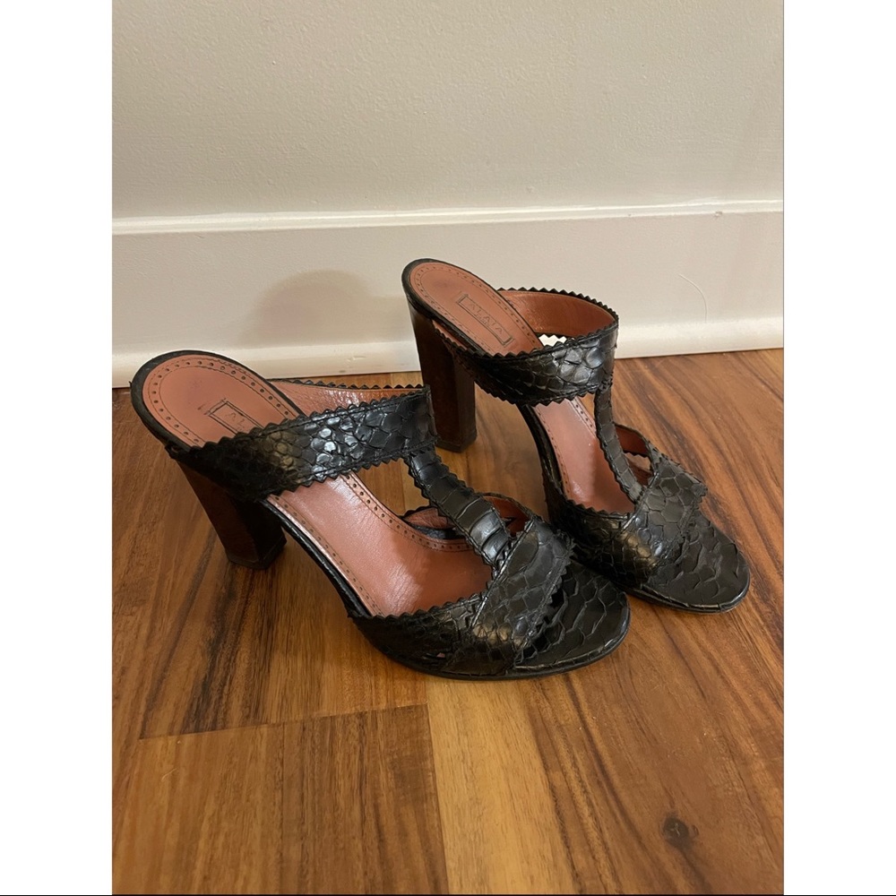 Alaia Python T-Strap Sandals Black - image 1